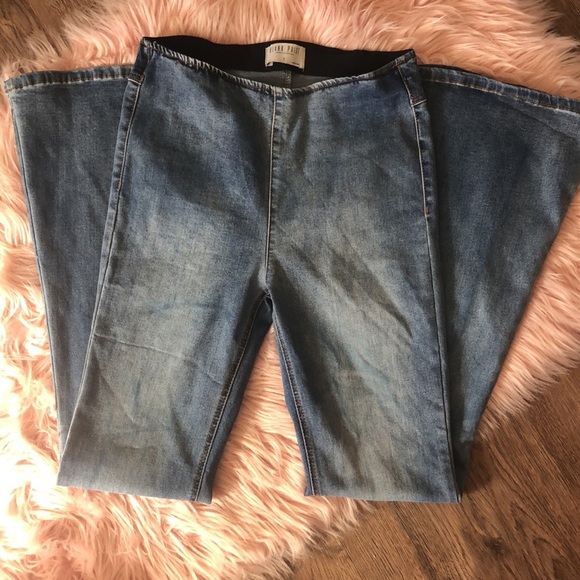 Blank Paige Bell Bottom Elastic Waist Denim Jeans - Picture 2 of 6